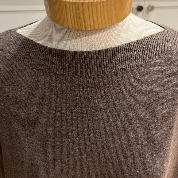 EUC Vince soft brown wool cashmere blend long sleeve boat neck oversize sweater - Picture 2 of 8